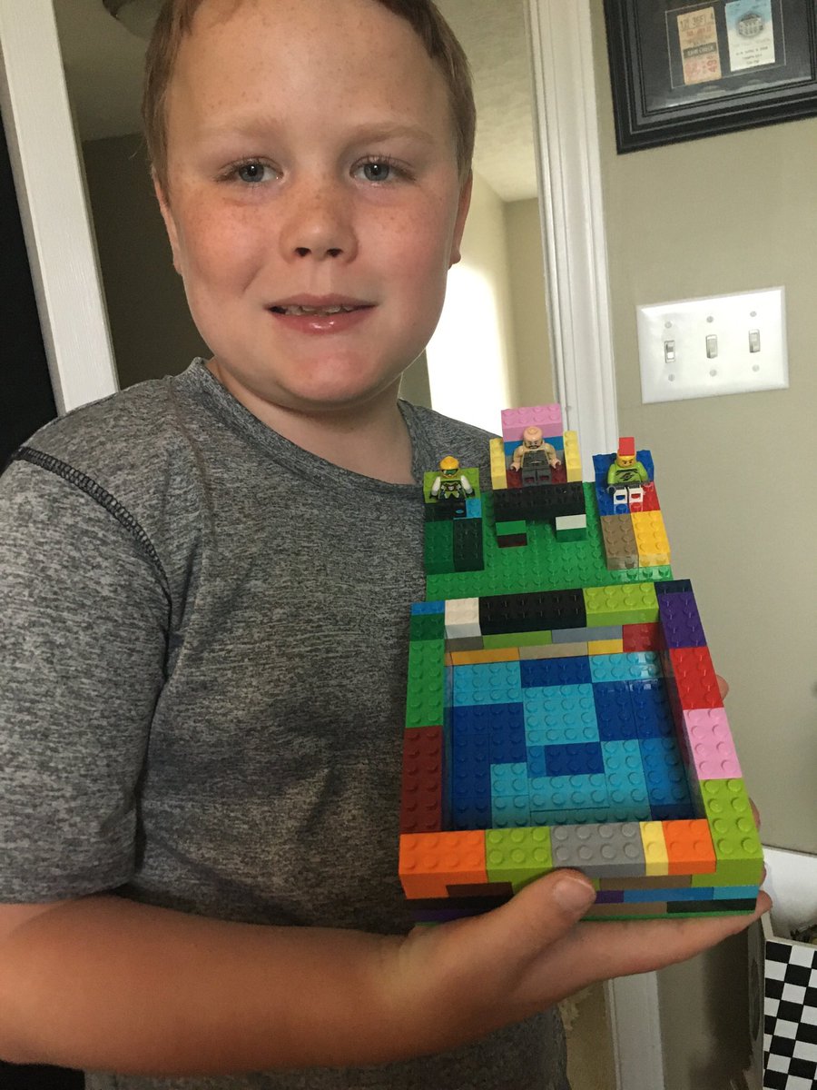 Elhess93Wale's tweet photo. Each week the extended family participates in a LEGO challenge. We have built castles, sky scrapers, roller coaster, giraffee, race car, train and others. This past week was a pool! We are having fun being creative! @SmokyRow1 @SREArtRoom #smokyrowathome https://t.co/lF4UzTUPN9