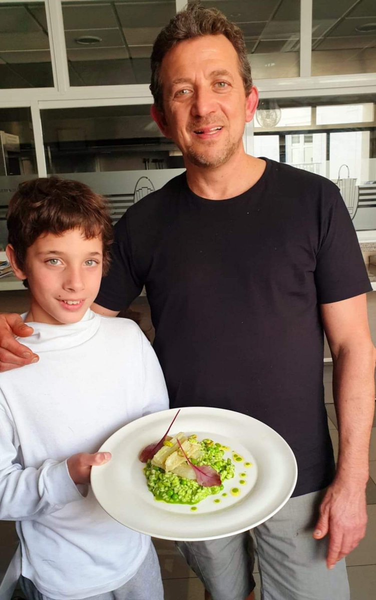 Fresco y Natural : Arroz verde meloso con pistachos

…coynaturalantoniogranero.blogspot.com/2020/05/arroz-…

#food #comida #recetas #gastronomia #chef #badajoz #españa #spain #caceres #rice #foodie #foodporn #instafood #kitchen #gastronomía #instagramers #instacook #beautifulcuisines #cuisine #instacool  #good