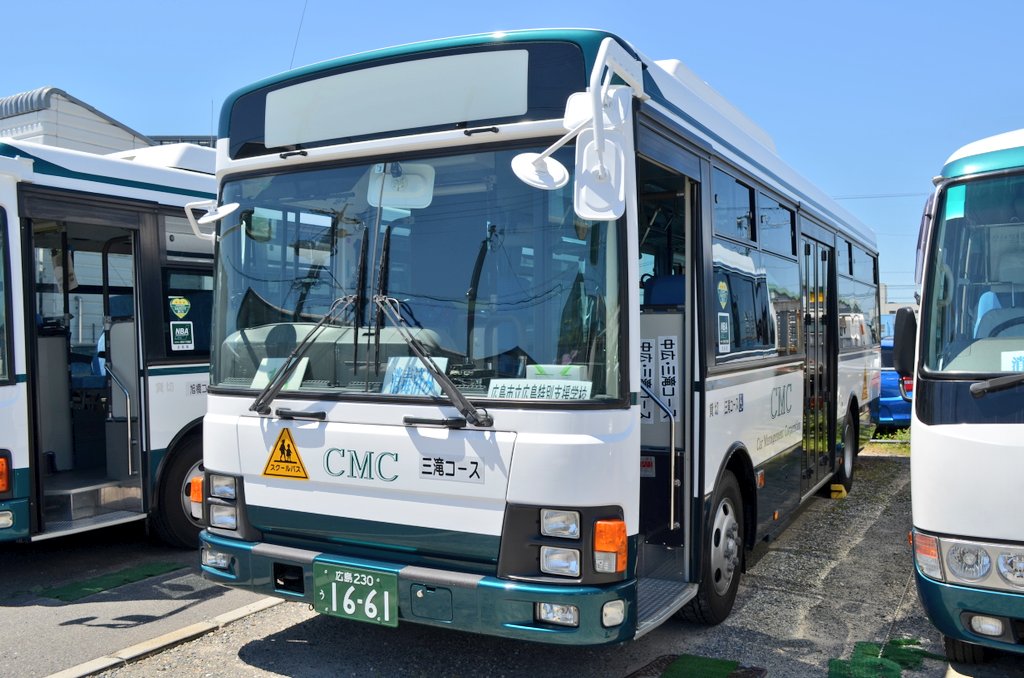 CMCの新顔4台。 2台は今回市立特支に入れる為に購入。 元は大阪の箕面支援学校のスクールバス。 続いて新車のマイクロ。 SDG-XZB70M ...