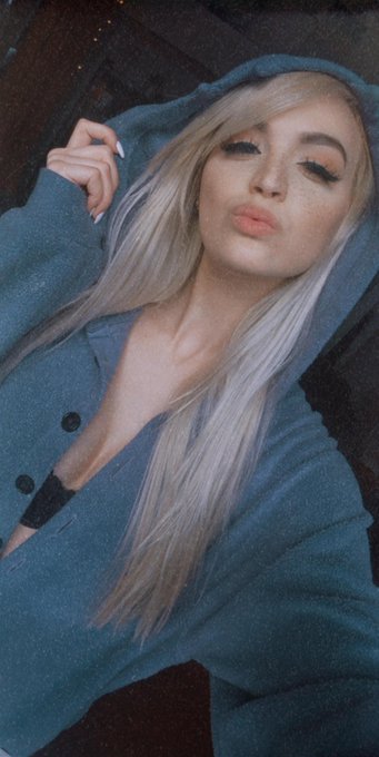 Watch Danielle DeNicola's leaked NSFW photo on TwXstars