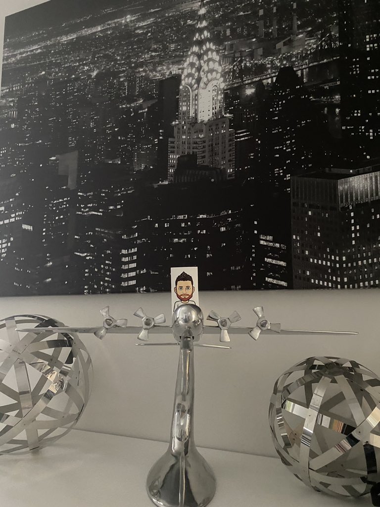 Our adventure today has #FlatMrGoodman flying his plane through #NYC. Thank you <a href="/JoeyBGoodman/">Joey</a> for sharing this fun idea! #knownova <a href="/NBFelem/">Nova Blanche Forman</a> #COVID19 #remotelearning #LearningNeverStops