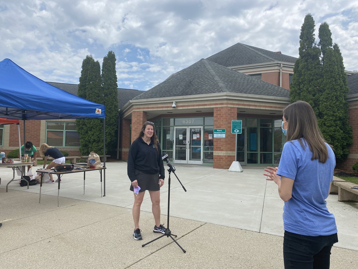 traceylcarson's tweet photo. Watch @MasonSchools Mom Casey Moran on @WLWT tonight @ 5:30 to learn about how #DayOfGiving is supporting neighbors w/ personal care items through the #CometCupboard. https://t.co/cQVATHsQuc