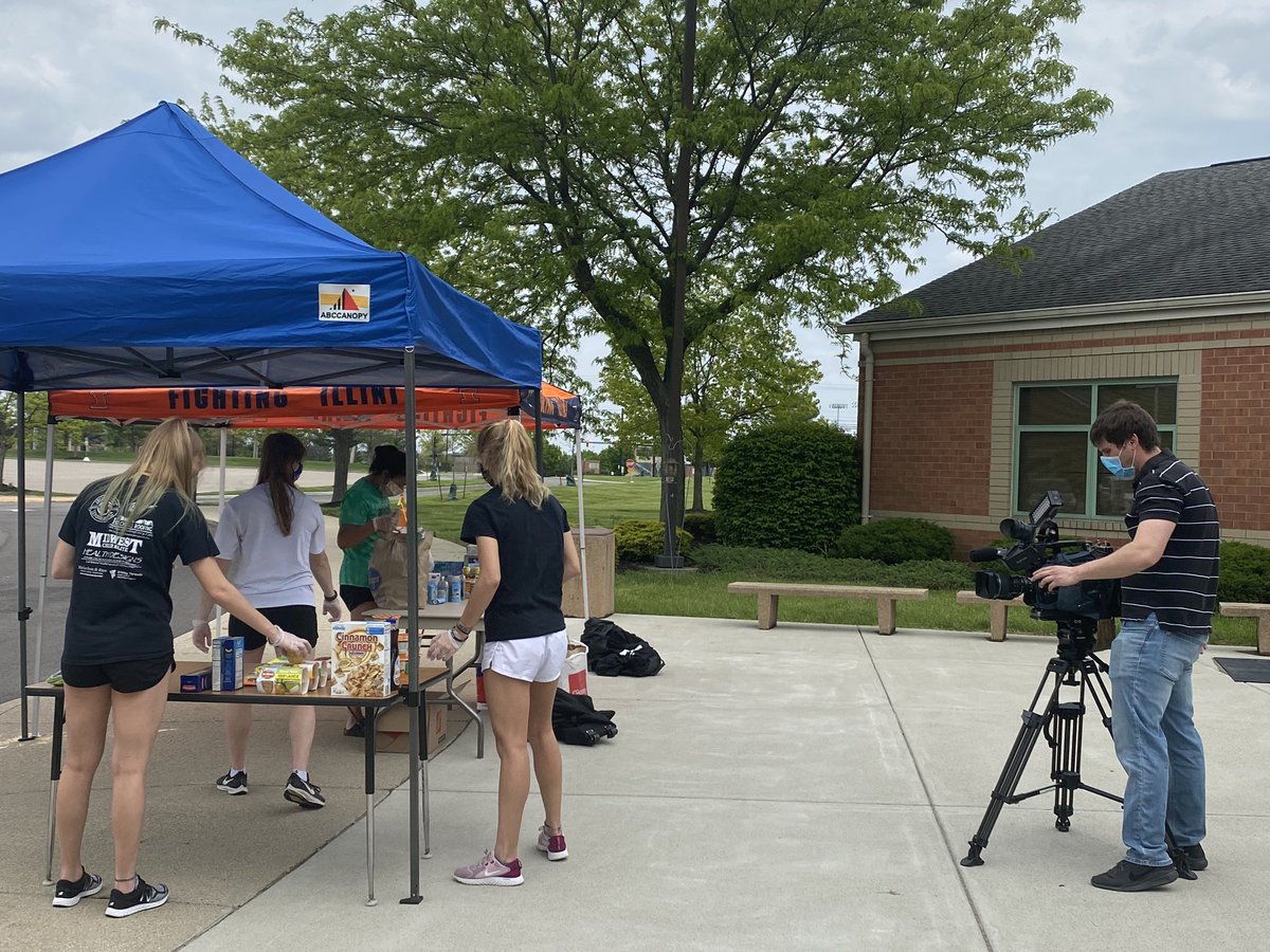 traceylcarson's tweet photo. Watch @MasonSchools Mom Casey Moran on @WLWT tonight @ 5:30 to learn about how #DayOfGiving is supporting neighbors w/ personal care items through the #CometCupboard. https://t.co/cQVATHsQuc