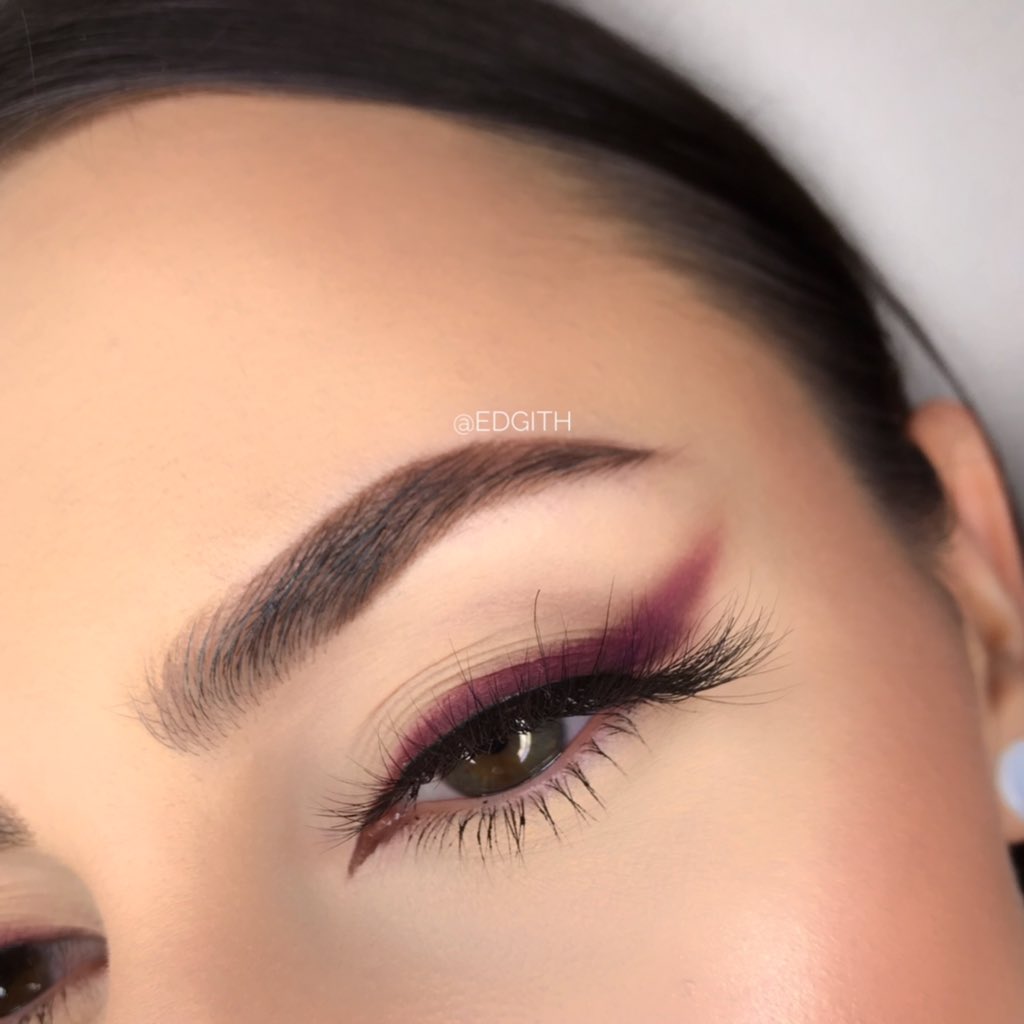 edgithmakeup's tweet photo. Foxy eyes but make it pink 💗🦊

@ABHcosmetics @norvina Modern renaissance palette, browpowder duo in dark brown, @nguerriero19 glow kit in glo getter
@tartecosmetics shape tape concealer in light sand 
@BenefitBeauty hoola &amp; rockateur blush
@fentybeauty lipstick in unbutton https://t.co/2BYMsV4MJ1
