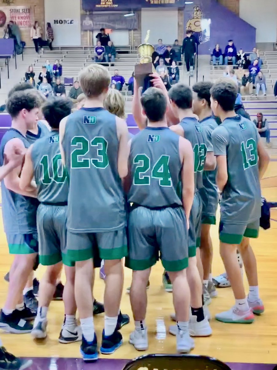 ☘️🏀IRISH BASKETBALL☘️🏀
The GREATEST team in PND Basketball history. 
Thank you for everything!!!!
#DWWD
#IHSA #WeAreInThisTogether