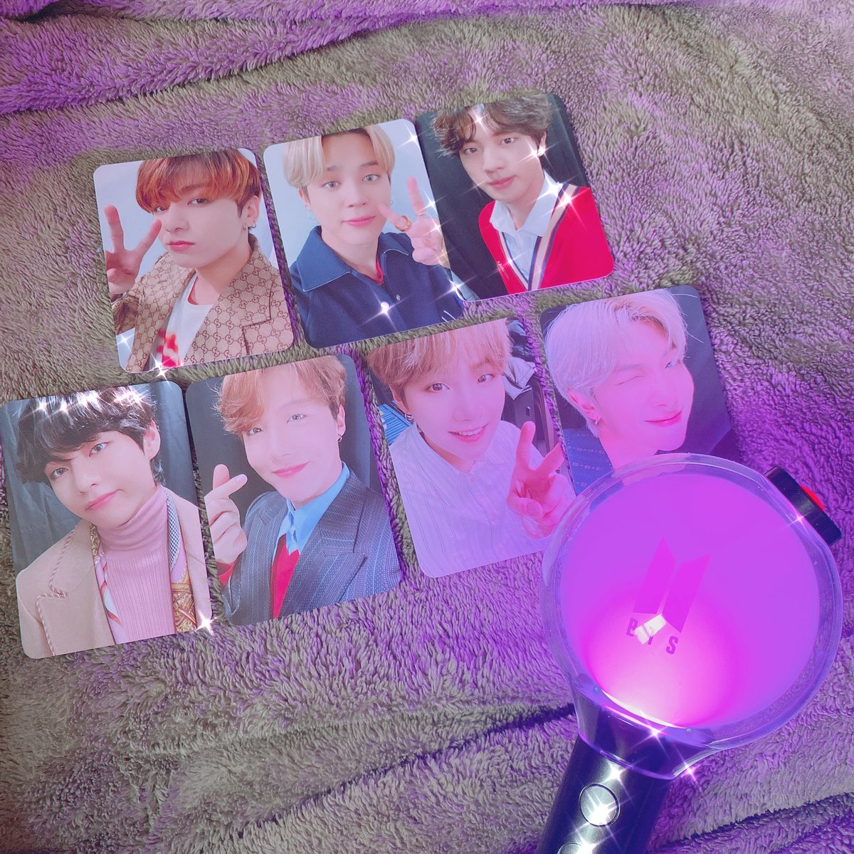Pardon_1997's tweet photo. Sheโs beauty, sheโs grace, sheโll punch you in the face๐
#MOTSlightstick #BTS https://t.co/RGcmU3AhC0
