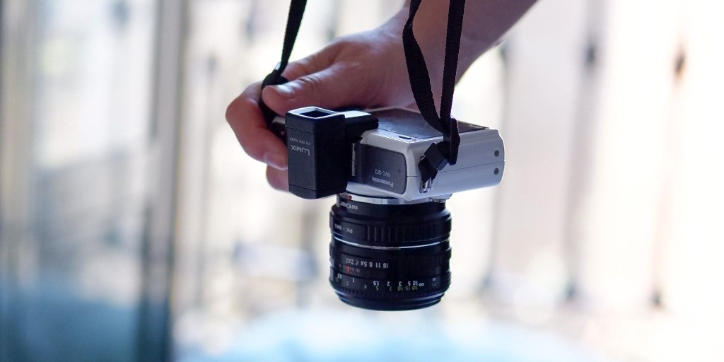 cgmcomunicacion's tweet photo. #Adaptatunegocioalacrisis.
Cuando todo esto empezó tenía claro que tenía que adaptarme a la nueva situación. Y una forma de hacerlo era montando un pequeño estudio de fotografía en casa para seguir dando ese servicio a mis clientes.
https://t.co/67IQREKYsY https://t.co/ZaCaBepSGJ