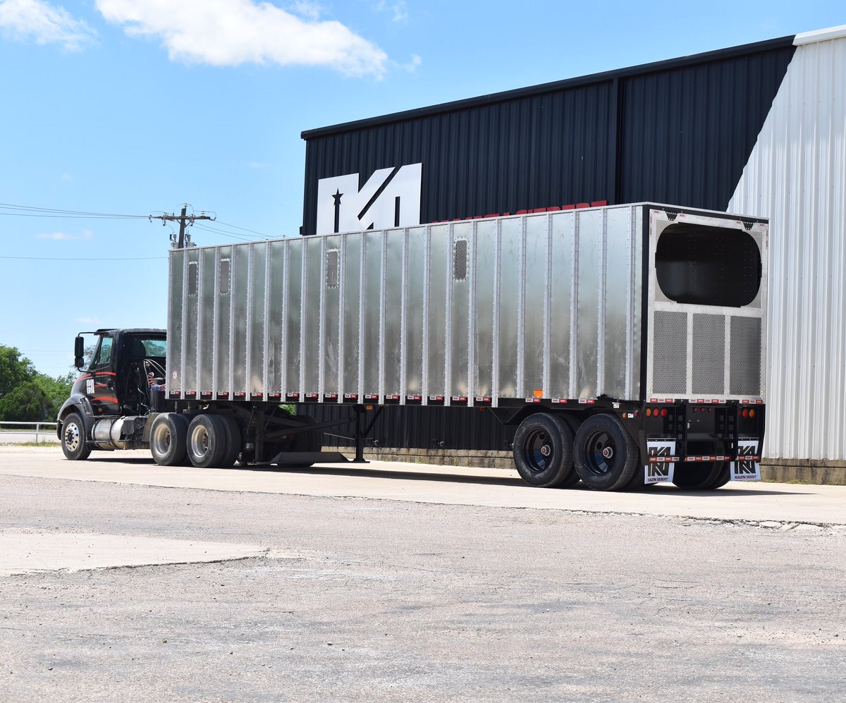 KalynSiebert's tweet photo. What A BEAUT 😍
#closedtop #chiptrailer #forestry #brandnew #finishingtouches #makeitperfect #madeinusa #texastough #engineeredtoperform #builttolast #kalynsiebert https://t.co/pl4TUGkBmA