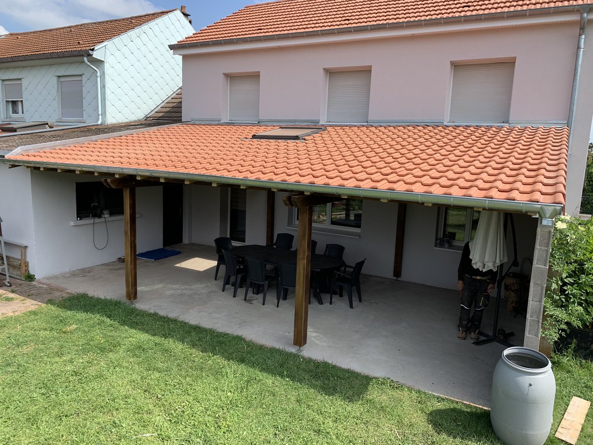 CharlesJoohnson's tweet image. Je me suis lancé dans une nouvelle aventure il y a peu. Désormais capable de vous faire du très bon boulot, n’hésitez pas, pour tout vos travaux de Charpente, Couverture et Zinguerie ! 😎⚒🤙🏽