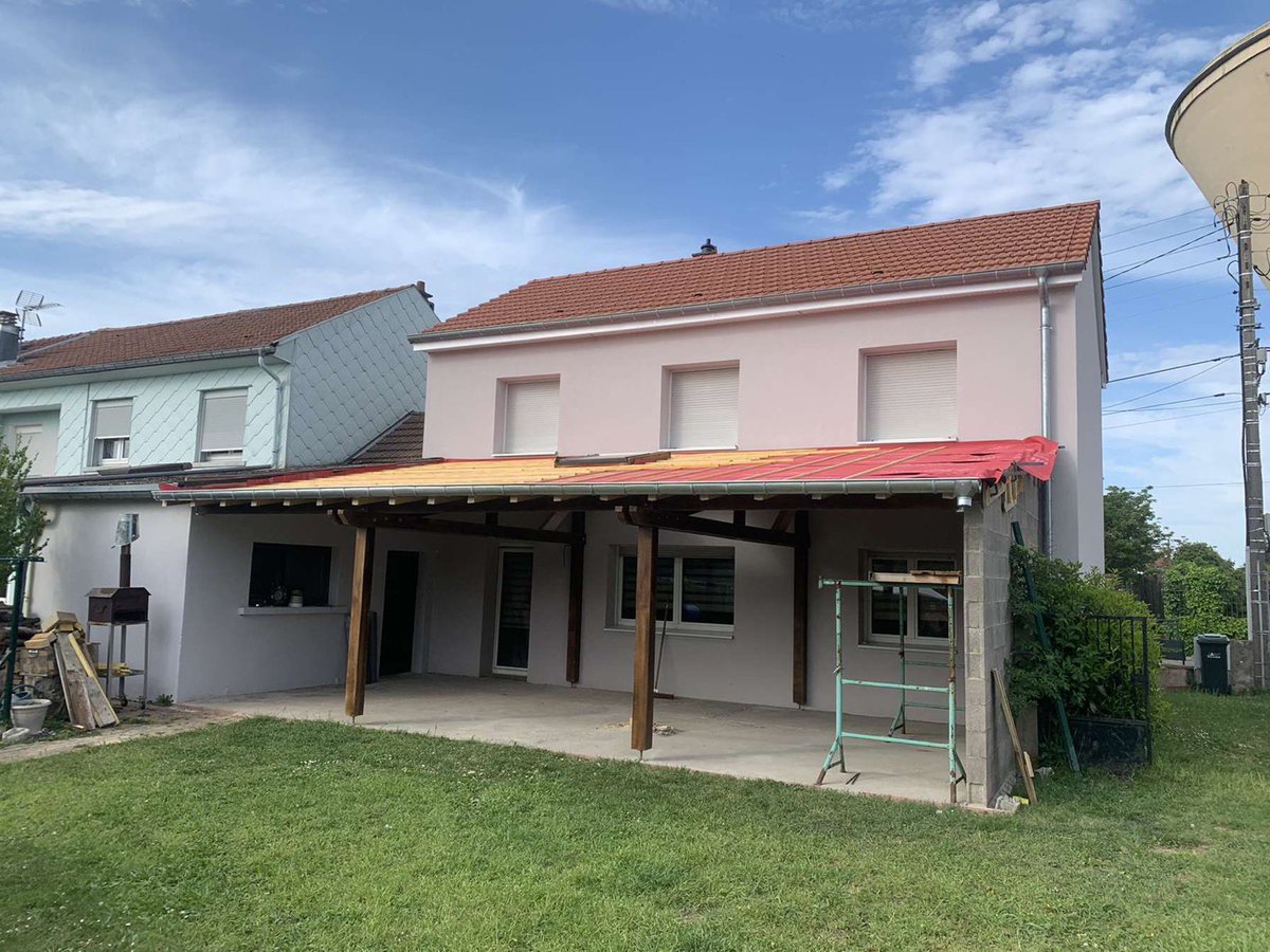 CharlesJoohnson's tweet image. Je me suis lancé dans une nouvelle aventure il y a peu. Désormais capable de vous faire du très bon boulot, n’hésitez pas, pour tout vos travaux de Charpente, Couverture et Zinguerie ! 😎⚒🤙🏽