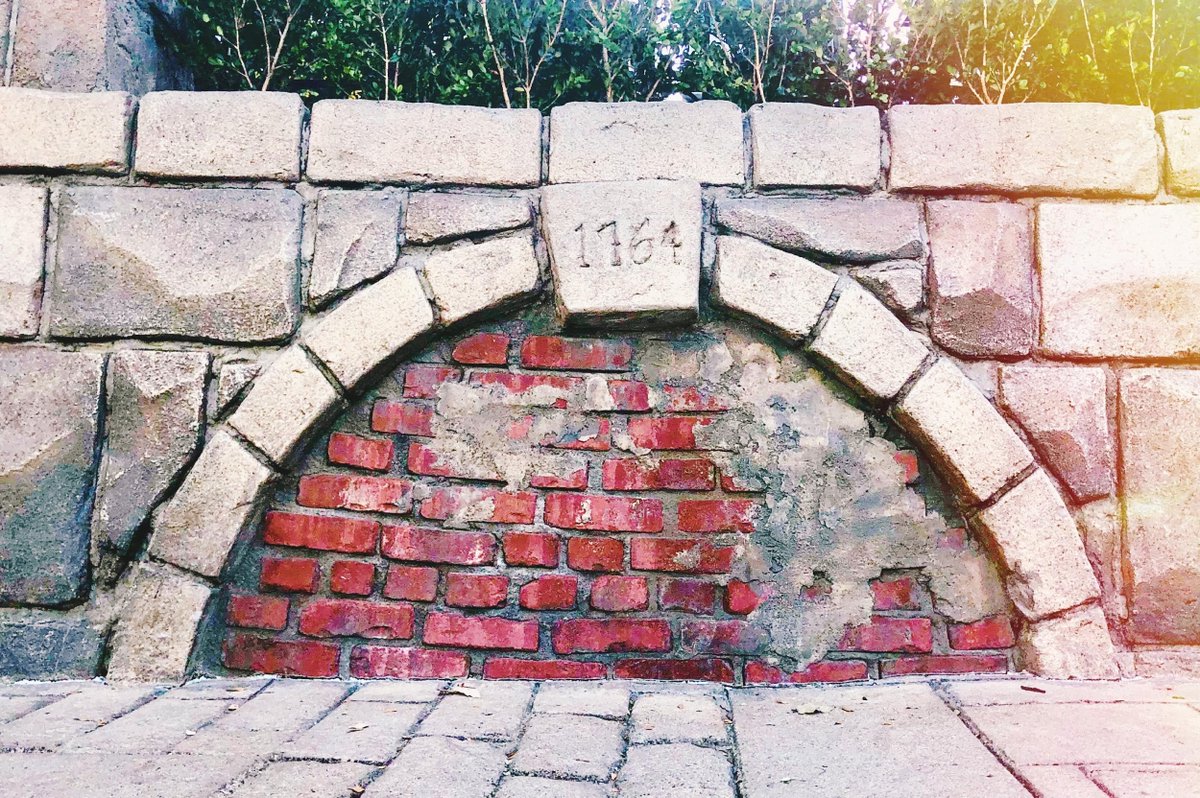 KatCressida's tweet photo. SO DISNEY FANS-
did YOU GUESS today’s #DisneyTrivia?!

THIS #ARCHSTONE is on the STEPS of 
🎉 #NewOrleansSquare 🎉
signifying an ANCIENT 💀 #CRYPT!

It’s th’ONLY DETAIL left of a LOST #ATTRACTION:
a TUNNEL running from 🏛️ #TheHauntedMansion-
to TOM SAWYER ISLAND!

@Attractions https://t.co/pBpOBJm1IT
