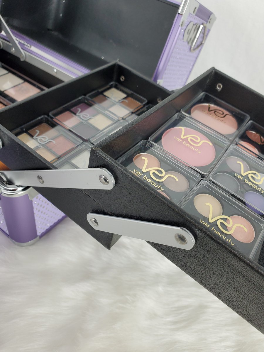 JustCaseUSA_'s tweet photo. Just some shades poppin' up on your feed😘#verbeauty #eyeshadow #blush #beautycolors #makeupcase https://t.co/vWJb84Rani