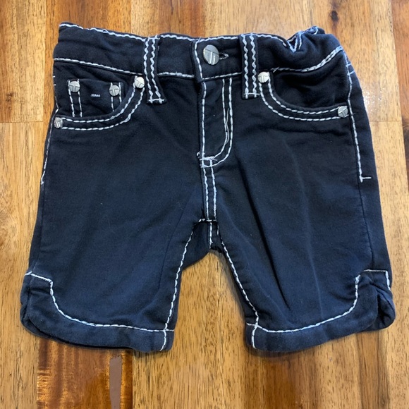 FoxandDoe's tweet photo. So good I had to share! Check out all the items I'm loving on @Poshmarkapp from @xKiwiiJuicee #poshmark #fashion #style #shopmycloset #americaneagleoutfitters #tractr #bebe: https://t.co/rf8ovlxyfW https://t.co/ViWdnouuqU