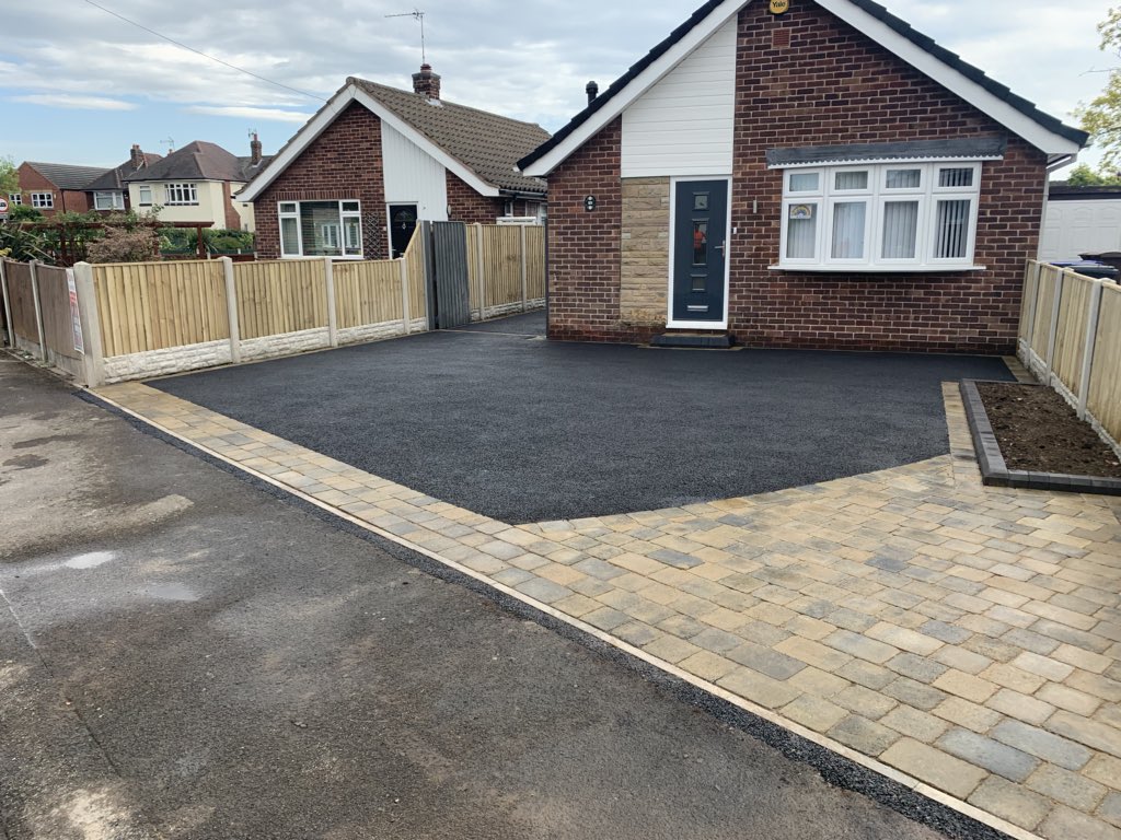 edpavingltd's tweet photo. New tarmac driveway installed at sawley Nottinghamshire 
https://t.co/gvd0uAaAPi https://t.co/iU743eAMU1