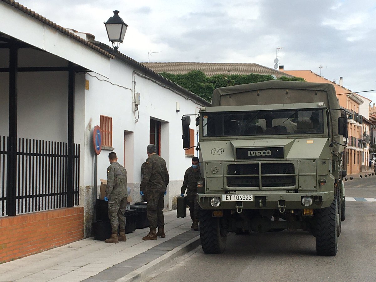 rodriguez_cuqui's tweet photo. Nuestra enorme gratitud al
@Regimiento de Guerra Electrónica Nº 31 con base en El Pardo por atender nuestra solicitud d
#desinfección en #edificiospublicos
#ayuntamientoTCalzada
#seguridadTCalzada
#mantenimientoTCalzada
#ejercitoespañol
#COVID19TC
#PPTorrejonCalzada https://t.co/XNqfvEkhzK