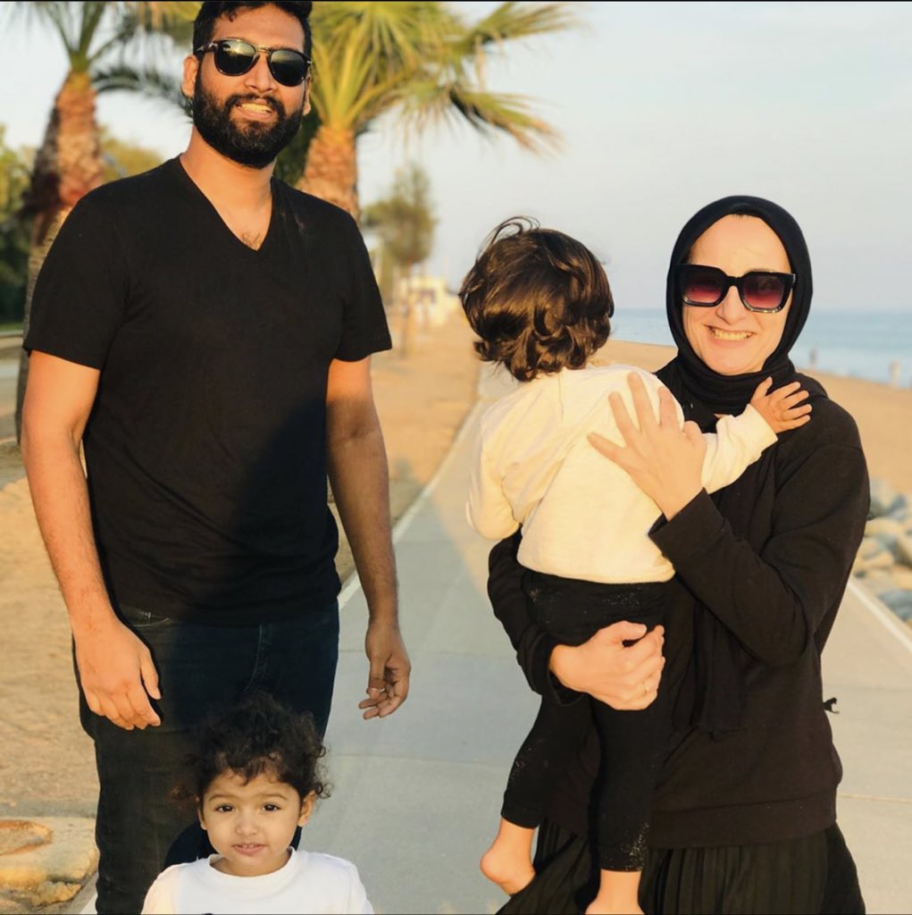 bangladeş’te yaşayan ablamın aynı evde yaşadığı kayınpederi dün koronavirüs nedeniyle vefat etti ablam da koronavirüse yakalandı ve hiçbir şekilde tedavi uygulanmıyor test dahi yapmıyorlar 3 yaşında ikizleri var daha fazla ağırlaşmadan tedavisinin türkiye’de yapılmasını istiyoruz