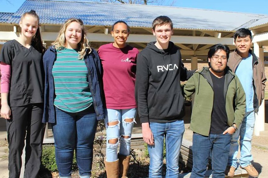 mount_school's tweet photo. Congratulations to our seniors voted Most Likely to Travel! ✈️🚢🗺🌎

Boys: Jacinto Barboza, Connor Brison, &amp; Edwin Gonzalez

Girls: Anna Elliott, Zaydie Garrett &amp; Caroline Rose

🖤💛Photos by John Whitten https://t.co/uAsgvIglbs