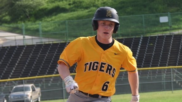 NATigerAthletic's tweet photo. Hey @natigerbaseball fans, be sure to check out the @KDKA 6 pm news/sports with @RichieWalsh. They will feature senior LF @ryan_doug11 on their #SeniorRec segment! https://t.co/JS3PPBvAYz