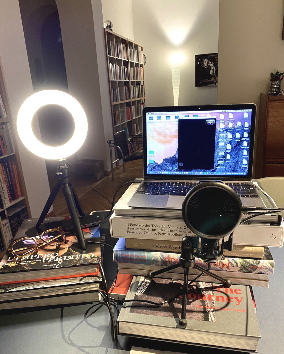 mariocalabresi's tweet image. Direttore della fotografia, tecnico del suono, tecnico luci. Mi preparo per il collegamento a #piazzapulita. A fra poco!