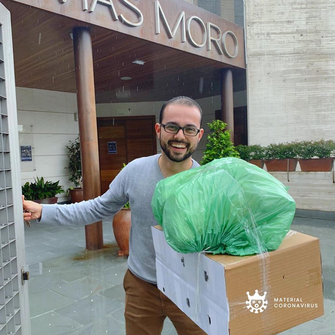 MaterialCorona's tweet photo. Una sonrisa significa mucho. Enriquece a quien la recibe; sin empobrecer a quien la ofrece. Dura un segundo pero su recuerdo, a veces, nunca se borra.

¡Nunca dejemos de sonreír!😁😇 https://t.co/UUhv5i4lQx