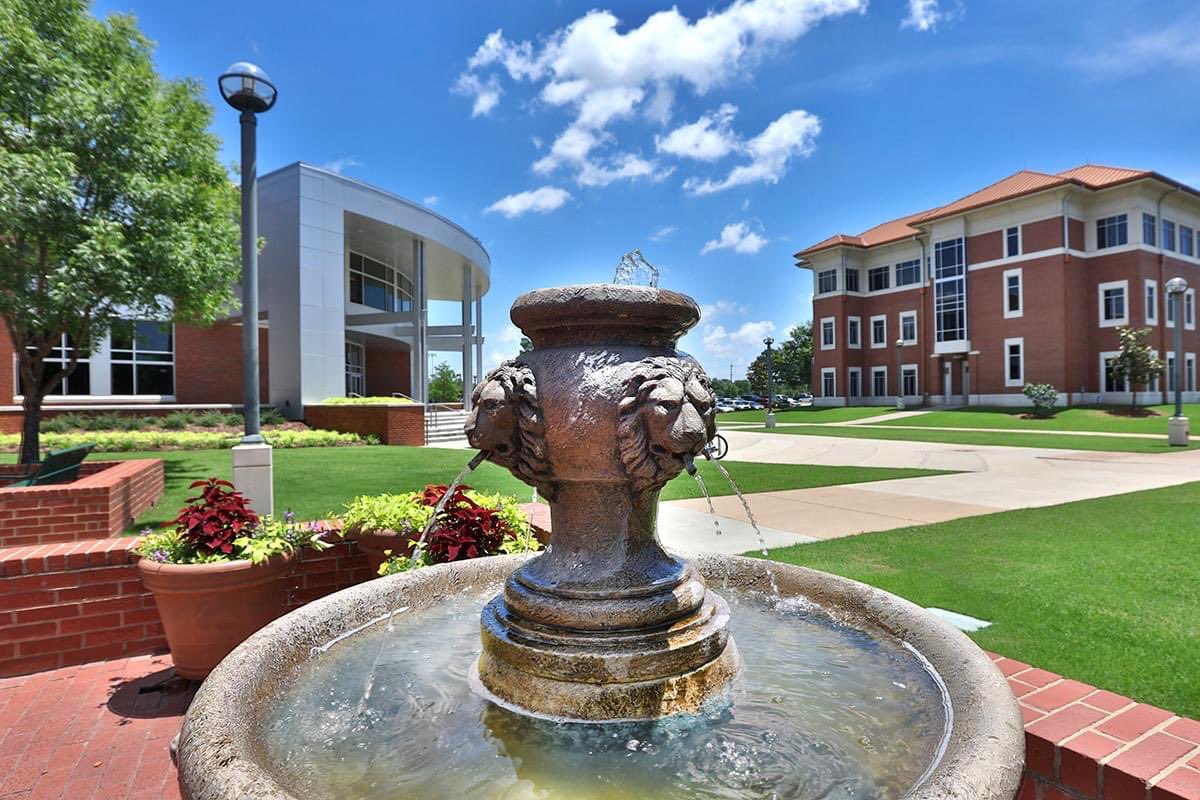 We’re so excited to announce our $1000 Helping Hands transfer scholarship!
If you’re still looking for your perfect-fit university, read about how you can get a world-class, hands-on education at UAFS for a fraction of the cost of other universities at: news.uafs.edu/news/5273