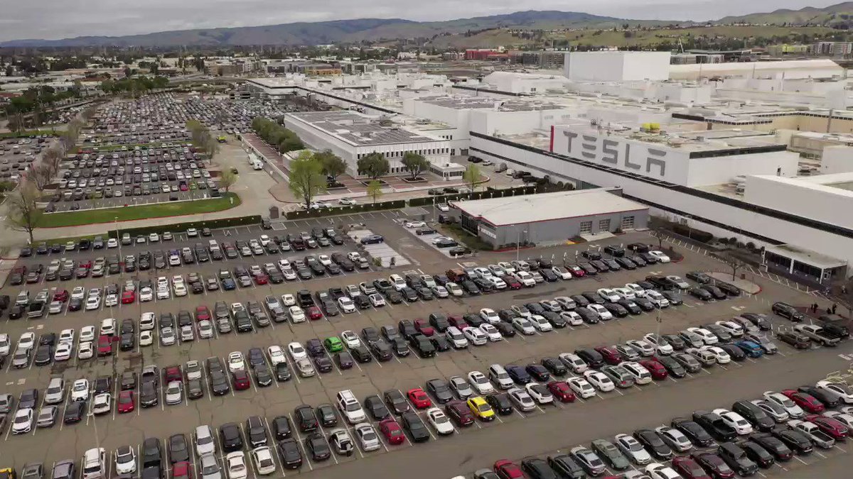 PlanetaEnLinea's tweet photo. Elon Musk, presidente y accionista mayoritario de Tesla demanda al condado de Alameda en California por no permitirle reabrir la ensambladora. Amenaza con llevarse sus negocios futuros a otro estado si no le permiten reestablecer la producción.
#PlanetaEnLinea #Tesla #California https://t.co/I3ta7bEK8a