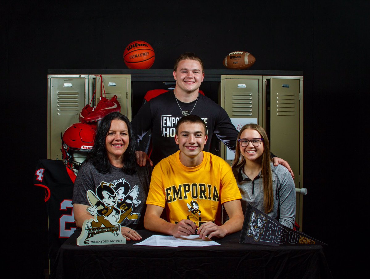 jakejohnson1120's tweet image. Excited to announce that I have officially signed to run track &amp;amp; field at Emporia State University! Big thanks to everyone who has helped me along the way. @EldoCatsTrack @EmporiaStTrack #StingersUp