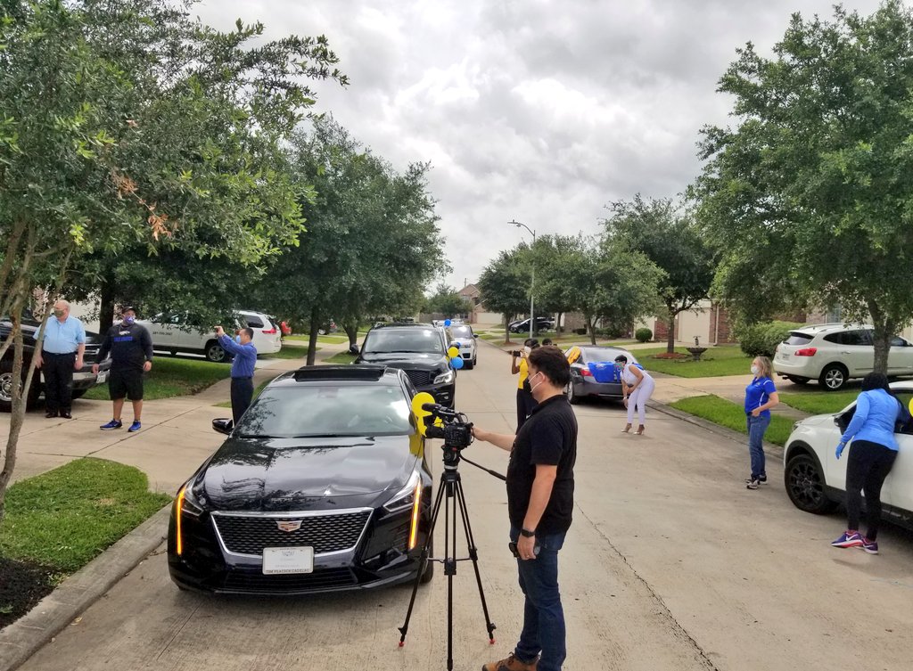 Amazing morning! Honored to have  joined our exceptional <a href="/BTW_Houston/">Booker T. Washington</a> team in congratulating are very own <a href="/_cphilli2/">Dr. Carlos Phillips</a> on his HEB Secondary Principal of the year recognition! #SurpriseDriveBy Keep being the gem you are Doc! @changehappenstx <a href="/EWCforJP/">Eric William Carter</a> <a href="/jaydavis101/">Jarad Davis</a> @Bmurray2_