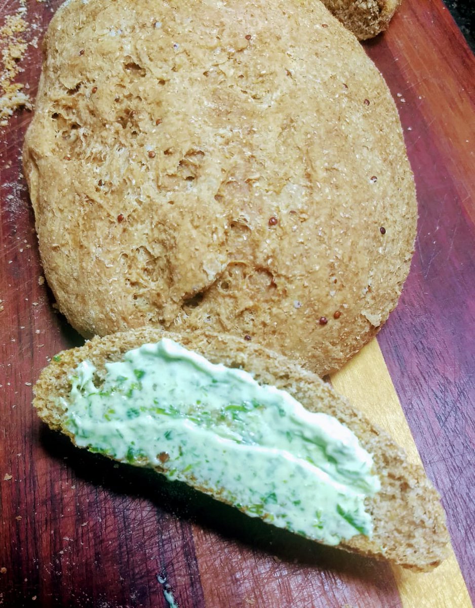 KUMYDA_'s tweet photo. Pão de farinha integral com Quinoa!
Primeira experiência com farinha integral foi positiva.
Ficou crocante por fora e macio internamente. 
A #quinoa é o diferencial no sabor.
#Sabor #paoleve #farinhaintegral #paocaseiro #façavocemesmo #alimentosaudavel #saude https://t.co/AJfXIudO55