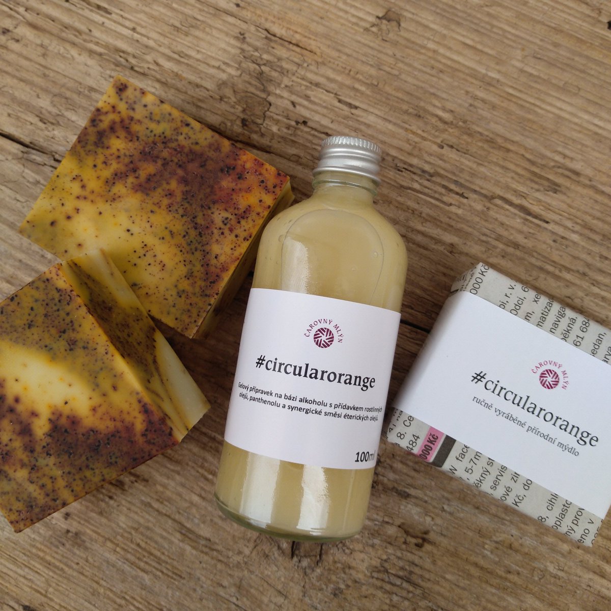 mydlinka's tweet photo. Nová limitka na e-shopu. Tentokrát duo produktů vzniklé dle principů #circulareconomy z toho, co v palírně Landcraft po destilaci už jednou cirkulovaných sicilských pomerančů nevyužili. Mýdlo a olejovo-alkoholový gel, třeba po holení #circularorange https://t.co/wpWs0RQNUZ