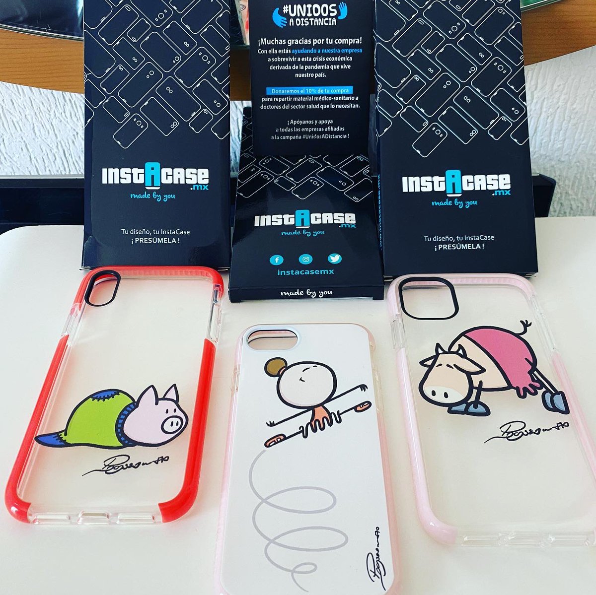 brendaliice's tweet image. ¡Ya llegaron! Las kepreciosa cases de @drnetas porque lo merecemos y porque #shopaholics de cuarentena Adivinen cuál es mía, cuál de @patoibris y cuál de @normangie. #instacase #pacasso