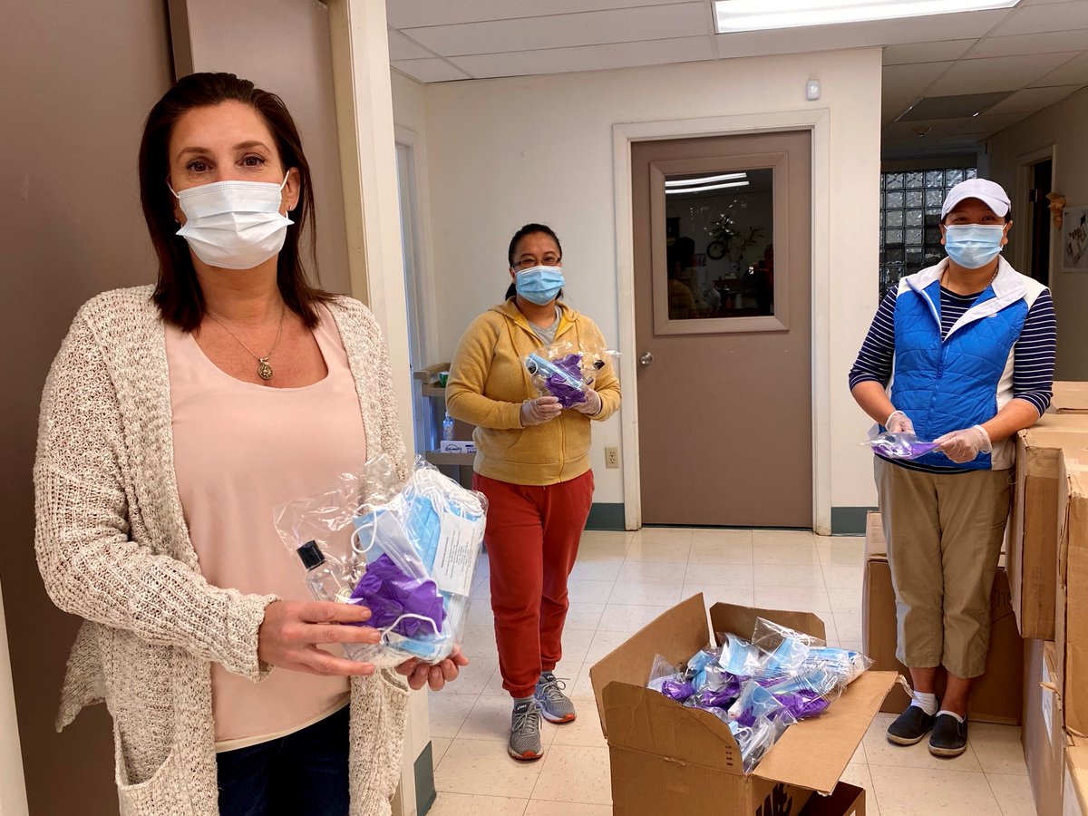 Slater_Center's tweet photo. The #SlaterCenter's Maria Bucci today delivered hundreds of masks, gloves and hand sanitizer to Channavy Chhay and Kannyka Pouk at @CSEARI (Center for Southeast Asians) in Providence. #GivingBack #InThisTogether #CannabisCommunity #CannabisIsMedicine #LiveBetterNaturally https://t.co/DMjNlAV33y