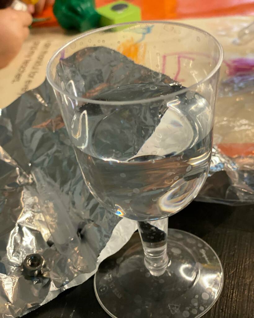 amandadeibert's tweet photo. Science zoom needs use to have plastic water bottles (or any clear plastic container) classy mom has no plastic water bottles but DOES have a plastic wine โglassโ #classymom #pandemic #pandemiclife #pandemicmomlife https://t.co/F6KMMbL6Um https://t.co/4qyU1Ng2AH