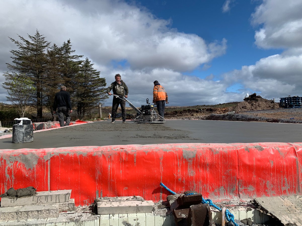 EalaDubh_'s tweet photo. I’m now a proud joint owner of a lovely power floated slab. #passivhaus #islay #selfbuild #powerfloat https://t.co/5KmuBaWxAs