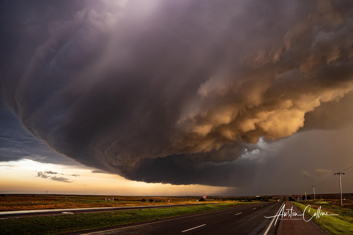 Rollin with @VortexChasing... Caught this “Mother ship” near Elk City Oklahoma yesterday 5/14/20