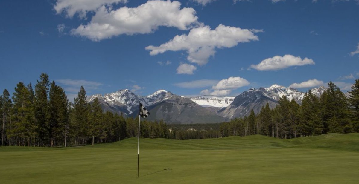 GolfTown's tweet photo. All provinces except Nova Scotia (driving ranges only) have re-opened golf courses or will re-open in the next week.

Here's a look at the protocols required for golf courses by each province.

Read More Here👉https://t.co/68iRauPoRv https://t.co/7Uy7i2m0Rd