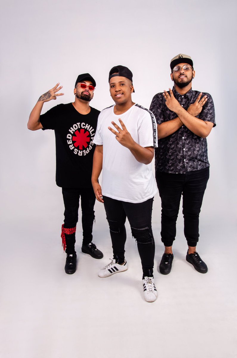 3_faixa's tweet photo. Salve família ❤️
Fiquem ligados em nossas redes sociais, bem breve spoiler do nosso novo trabalho 🤟
Essa parceria vai longe irmão! @dj_lucasmelo
https://t.co/HcDsRkHmjw
#faixa3 #f3 #3f https://t.co/c7iUJGHKzc