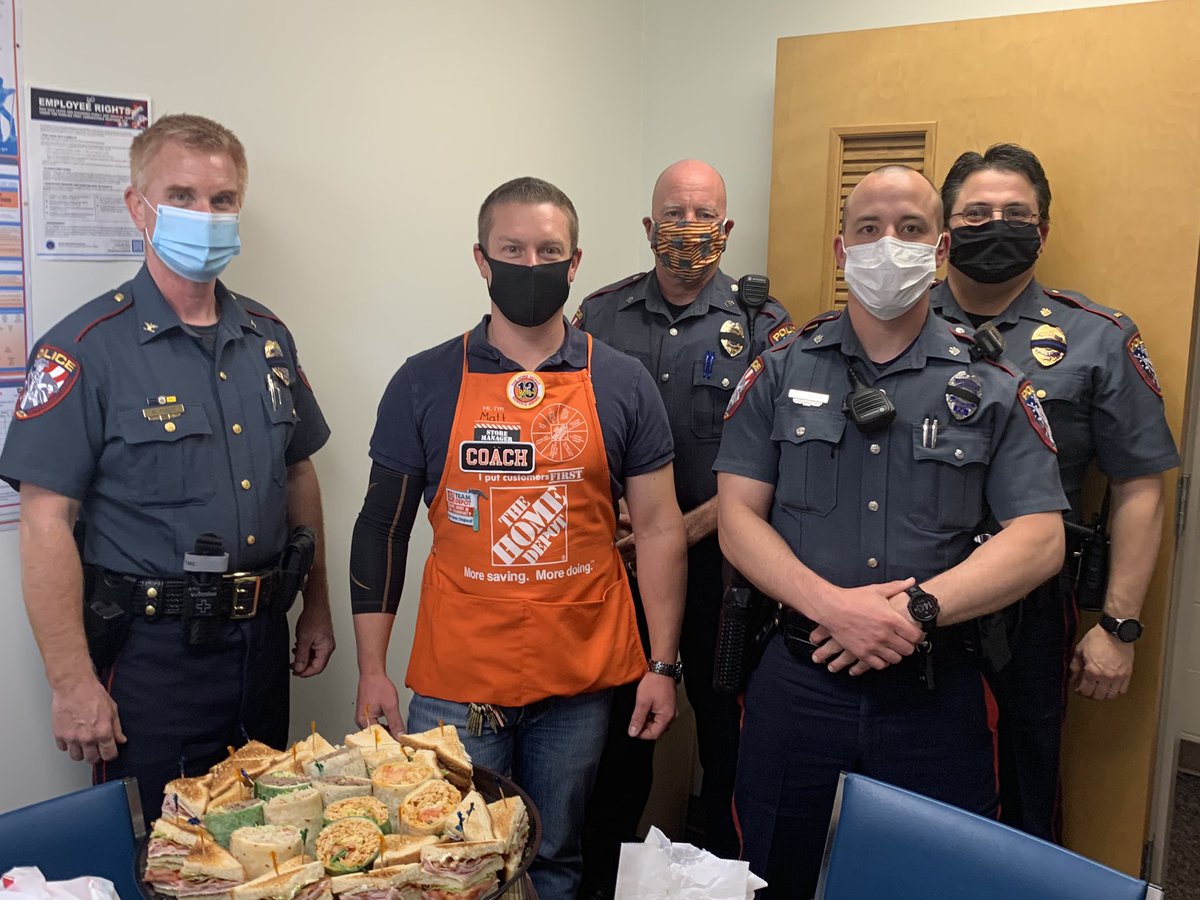 MattStuffletHD's tweet photo. #OrangeForOfficers...Thank you Lower Pottsgrove Police Department for everything you do for our community. Enjoy your dinner!!! #HD4132 Thank you for the badge and the honorary coin. So awesome!!!๐ ๐ฎโโ๏ธ ๐ฎโโ๏ธ https://t.co/sQlb3jRk9w