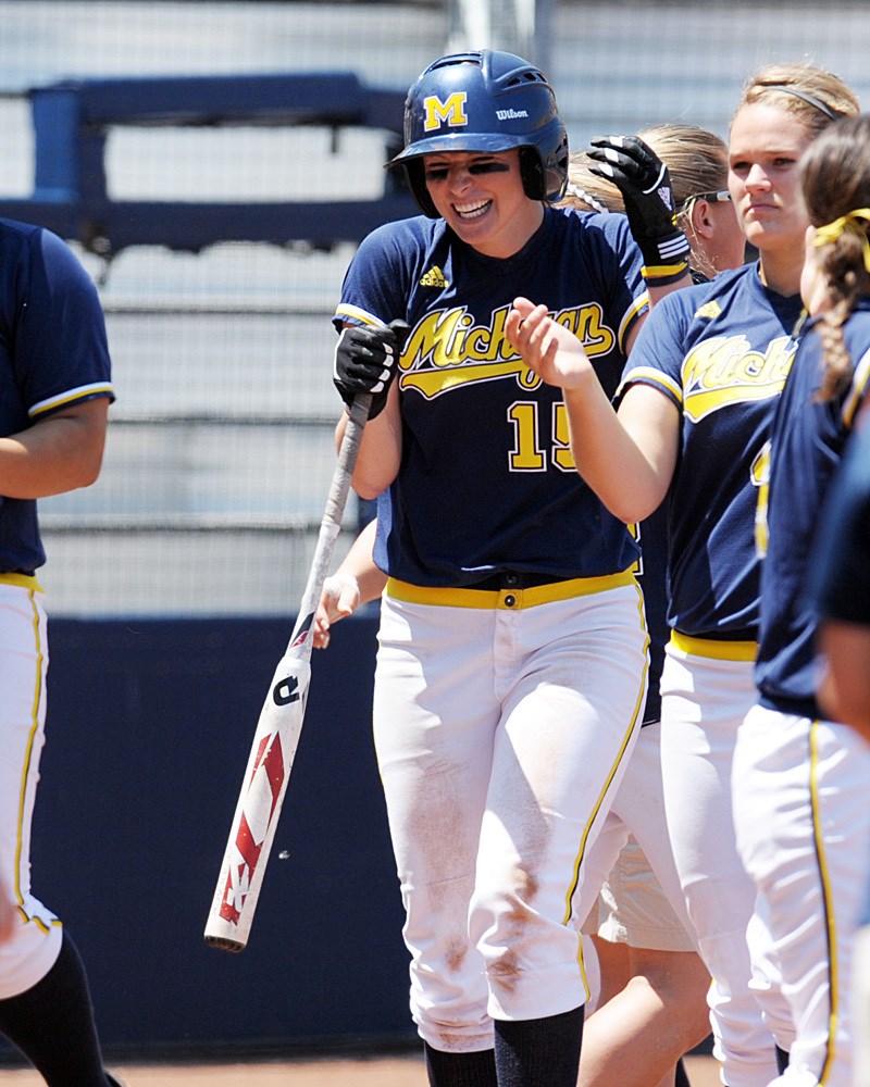 NCAASoftball's tweet photo. Maggie Viefhaus tied a NCAA Tournament single-game record by scoring 4️⃣ runs in a 12-2 run-rule victory against Notre Dame in 2010. Of @umichsoftball's three home runs in the game, two of them came off of Viefhaus' bat.

#NCAASoftbal https://t.co/OjM02PpNLl