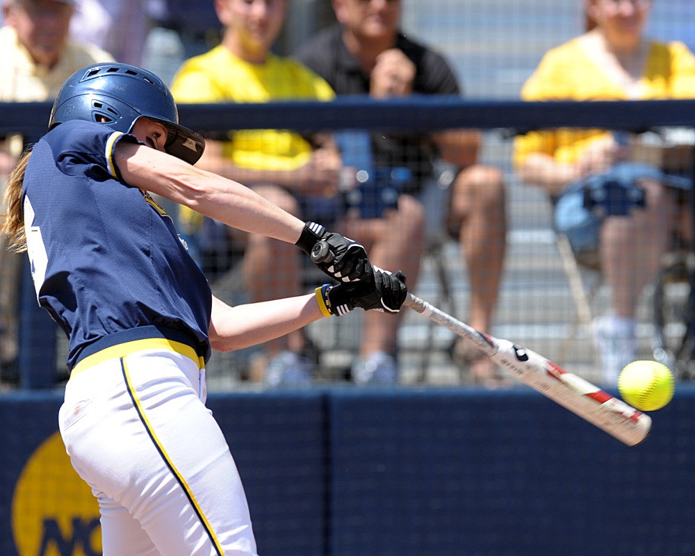 NCAASoftball's tweet photo. Maggie Viefhaus tied a NCAA Tournament single-game record by scoring 4️⃣ runs in a 12-2 run-rule victory against Notre Dame in 2010. Of @umichsoftball's three home runs in the game, two of them came off of Viefhaus' bat.

#NCAASoftbal https://t.co/OjM02PpNLl