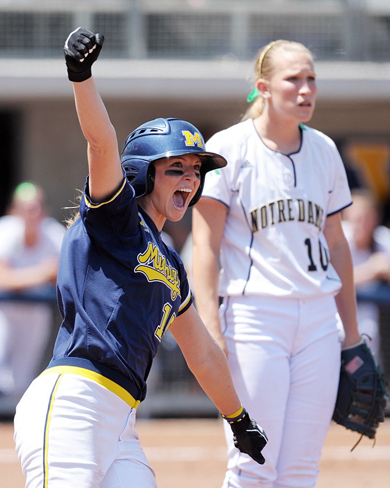 NCAASoftball's tweet photo. Maggie Viefhaus tied a NCAA Tournament single-game record by scoring 4️⃣ runs in a 12-2 run-rule victory against Notre Dame in 2010. Of @umichsoftball's three home runs in the game, two of them came off of Viefhaus' bat.

#NCAASoftbal https://t.co/OjM02PpNLl