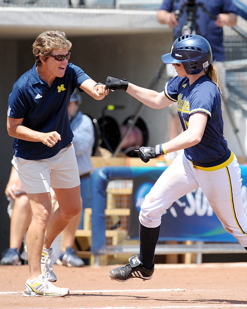 NCAASoftball's tweet photo. Maggie Viefhaus tied a NCAA Tournament single-game record by scoring 4️⃣ runs in a 12-2 run-rule victory against Notre Dame in 2010. Of @umichsoftball's three home runs in the game, two of them came off of Viefhaus' bat.

#NCAASoftbal https://t.co/OjM02PpNLl