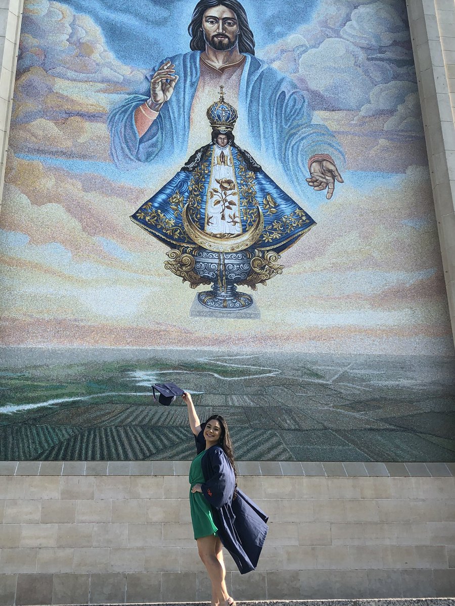 undergrad was an experience, but i’m so glad i got to finish it w/ a 4.0. just a step closer to success and the bag. 🥳👩🏻‍🎓💰