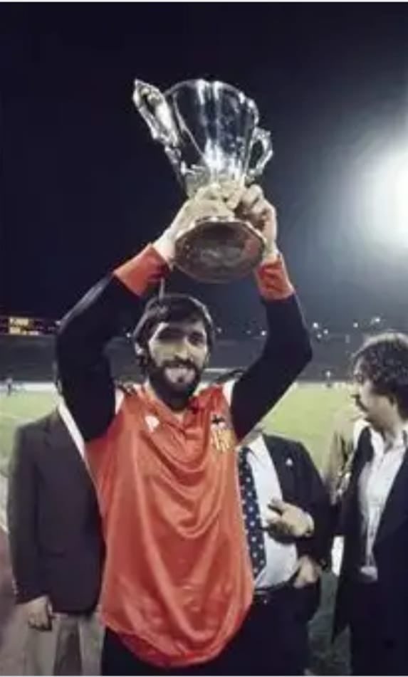 1919Torino's tweet photo. En 1980 el camino de Santiago nos llevó hasta Bruselas para ganar la Recopa de Europa en el estadio Heysel. #Pereira. #Recopa80. Amunt sempre!!! https://t.co/mB7x08s9TS