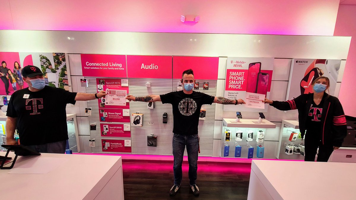 RobAymett's tweet photo. A global pandemic WON'T STOP me from recognizing these Magenta Rockstars (6 feet away)! Ashlynn provided such a great experience that her customer wrote me to praise her, and Matt &amp; the Biloxi team continue to lead the pack! #GulfCoastProud #SELoveWhatYouDo #SparkFIT https://t.co/Z8OKVFqKnB