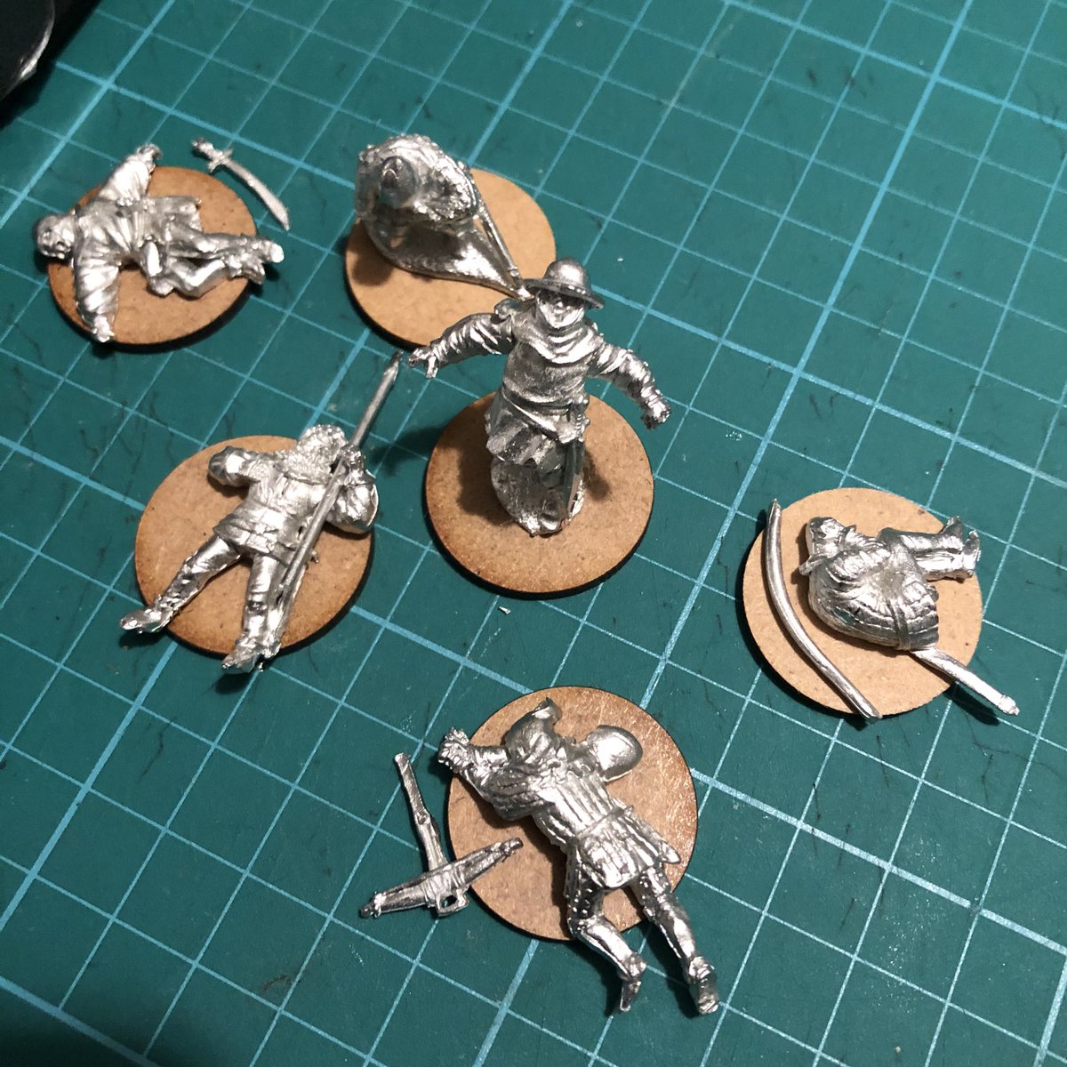 Taking the problem as an opportunity, I have ordered some more bases of 30mm size, and also elected to take the chance to get square ones. This’ll help distinguish them from Hero bases, and also a flat edge can be placed clearly next to a unit base.