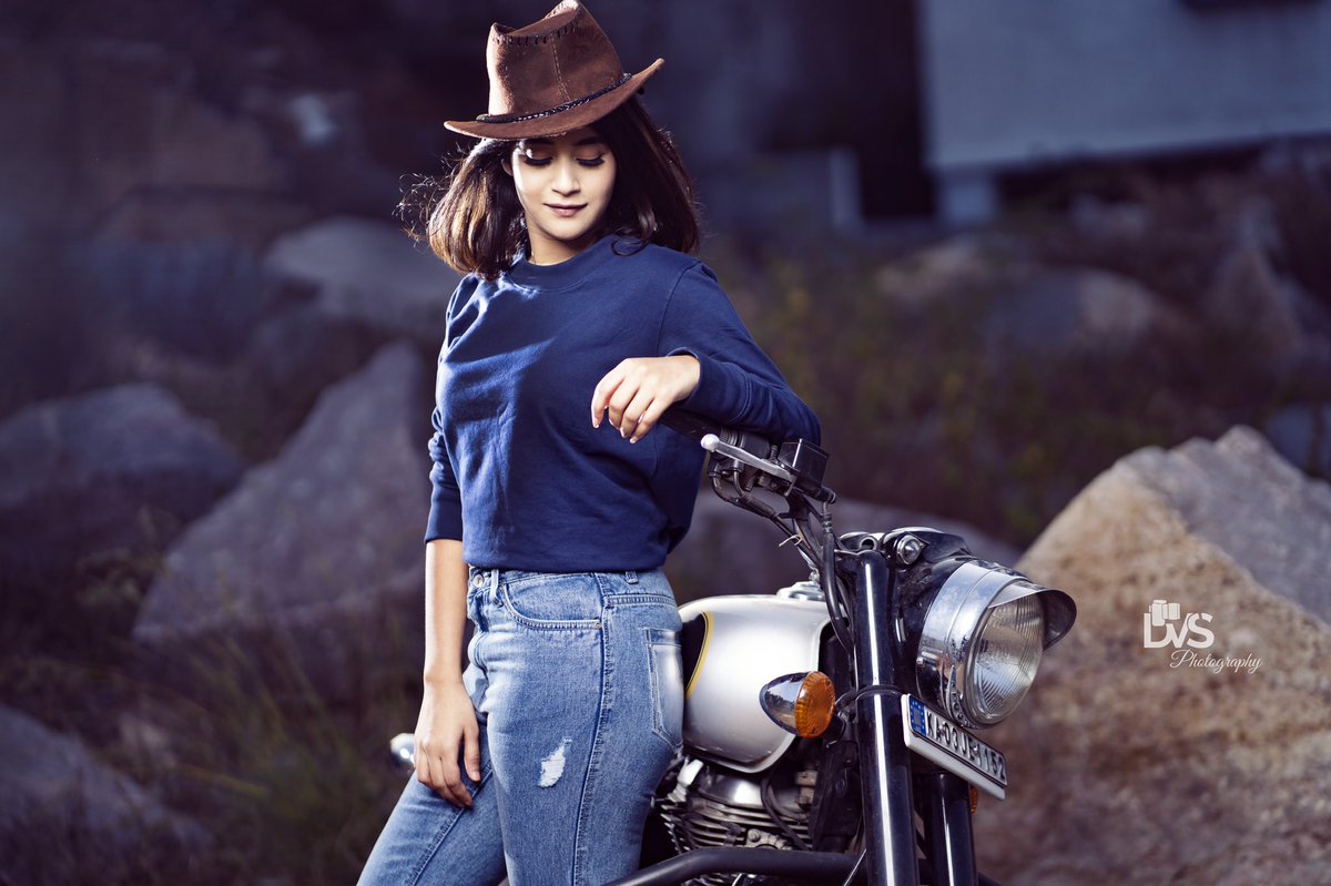 DvsPhotography's tweet photo. Inframe : @deepthi_sunaina 
MUA : @anjumakeupartistry 
#love #instagood #fashion #photooftheday #beautiful #art #happy #photography #picoftheday #cute #follow #tbt https://t.co/tyn6wIRfZ3