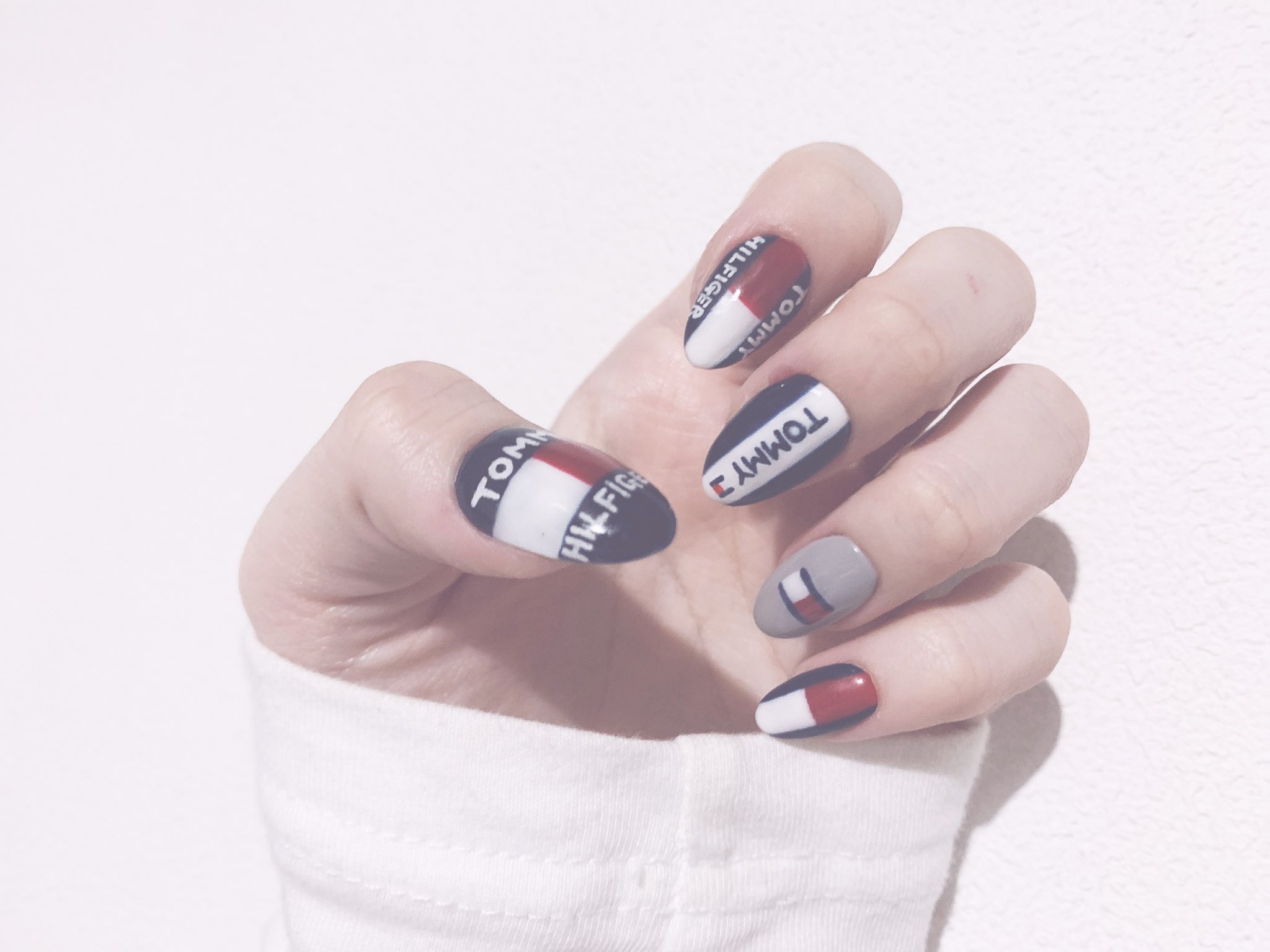 Twitter 上的 九重郁奈 ほぼメイン垢 結局ネイル変えた 手描き Tommy Hilfiger 文字はゲルインクのボールペンで セルフ ネイル ネイル Nail ジェルネイル スカルプネイル ネイルチップ ネイルアート Tommyhilfiger T Co Ybg01pgfvf Twitter