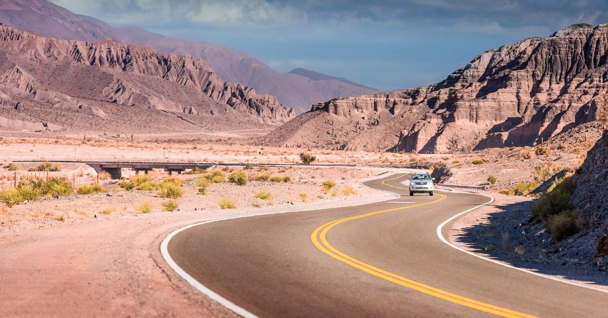 SaltaVisit's tweet photo. Rituales para salir a la ruta. ¿Mapa o app? ¿Mate o gaseosa? ¿Música o podcast?
¡Los leemos!
https://t.co/1yKaC81V8E para planear tu próxima visita hasta abril 2021.
#TanLindaQueEnamora
#Salta
#CompraHoy
#ViajaMañana
#TogetherAtHome https://t.co/omm4n1jDZh