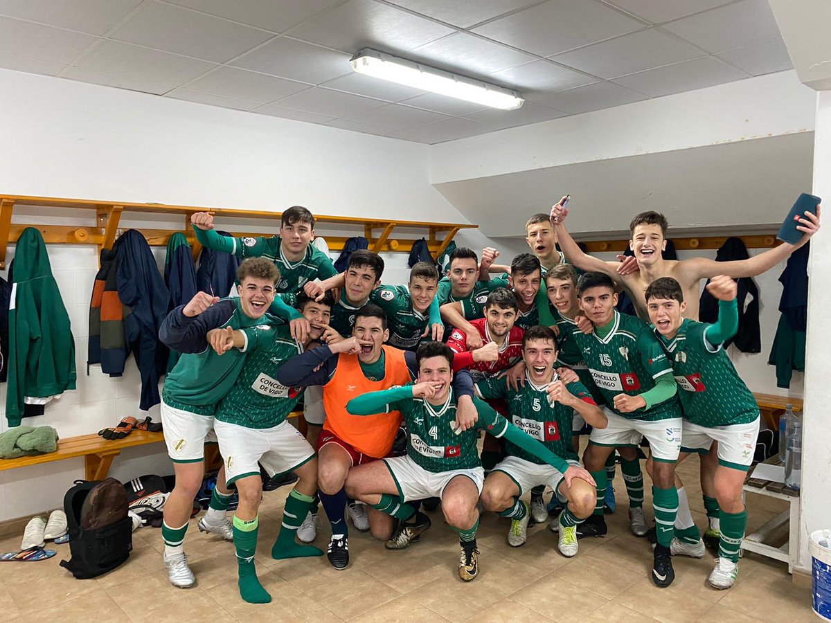 14 años en un club y en la temporada en la que poca gente daba un duro por nosotros, lo conseguimos. Un equipo, bueno, un grupo de amigos que me dió la mejor temporada de mi vida conseguió lo que parecía imposible.Gracias a todos por esta temporada, sois increíbles!💚💚
NACIONAL